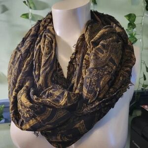 ECOTE Urban Outfitters Infinity Scarf Women’s OS Tan Black Brown Soft Cozy EUC